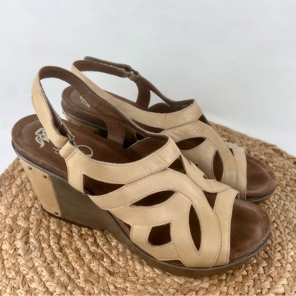 Dansko Felicia Wedge Women's Size US 10 EUR 41 Beige Leather Slingback Sandal
